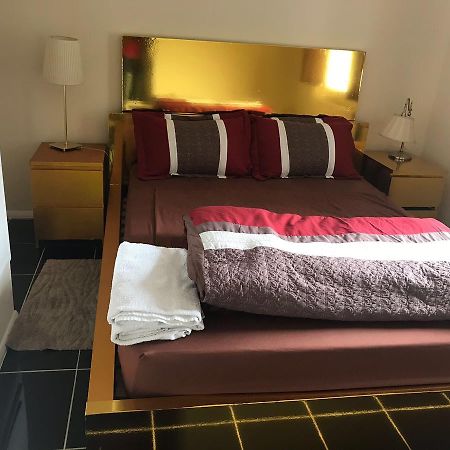 Waltham Abbey Private Property Екстериор снимка