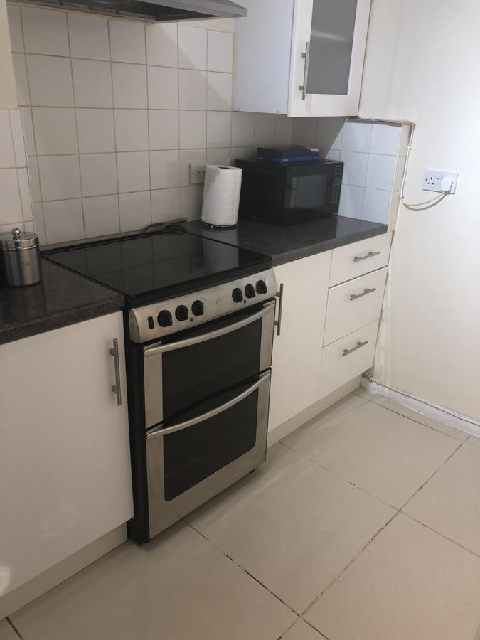 Waltham Abbey Private Property Екстериор снимка