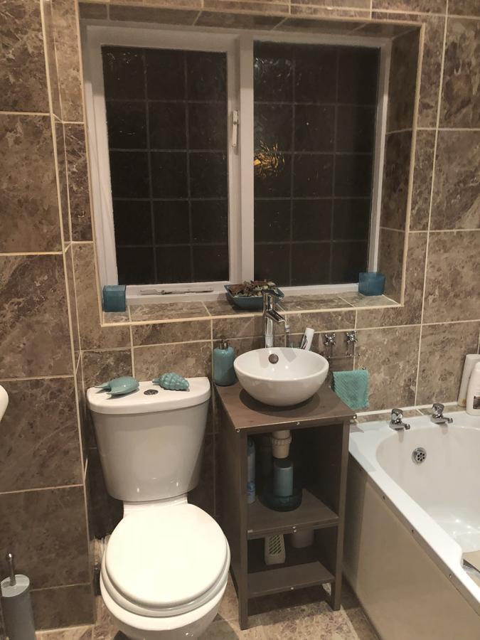 Waltham Abbey Private Property Екстериор снимка