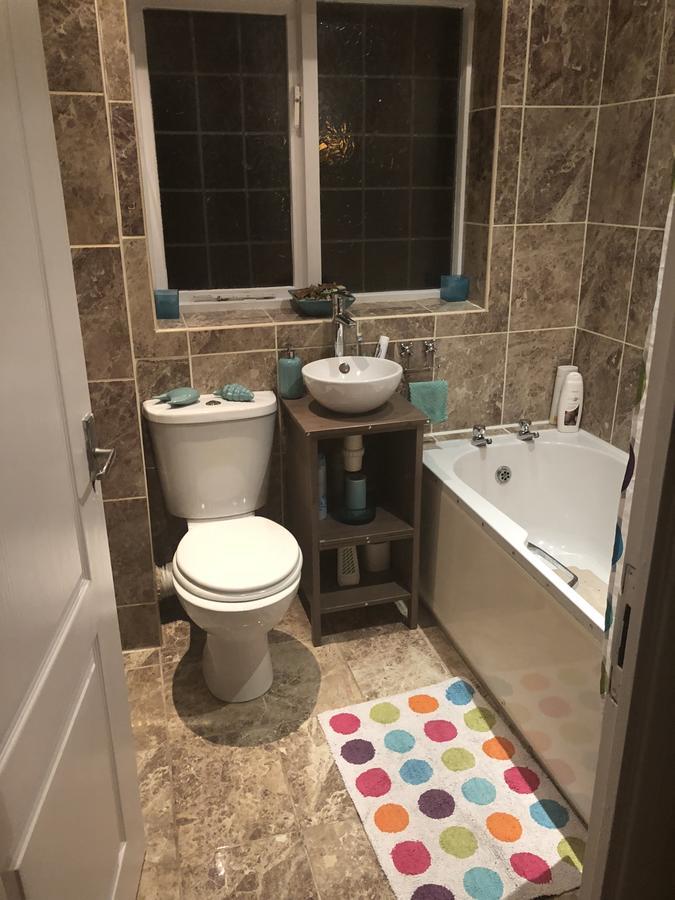 Waltham Abbey Private Property Екстериор снимка